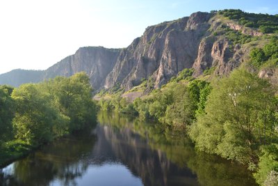 Rotenfels and Nahe river, view from bridge "Friedensbrücke", Bad Muenster am Stein-Ebernburg, Bad Kreuznach, Rhineland-Palatinate, Germany; 7133-091 WDPA: 7050