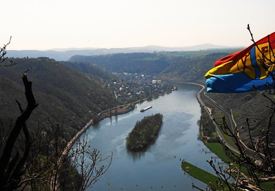 View from Hitzlay near Niederfell to Mosel valley direction to Oberfell (left) and Kattenes (right)