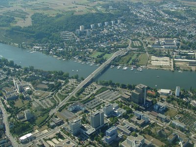 Luftbild der Kurt-Schumacher-Brücke in Koblenz, Germany