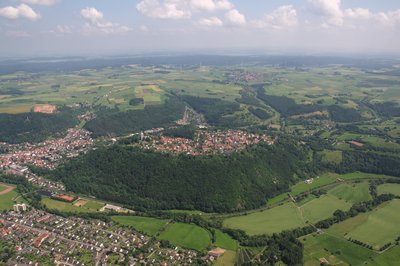 Fotofug Sauerland-Ost - Marsberg, Blick auf Obermarsberg und das Naturschutzgebiet Hagen / Königsseite The production, editing or release of this file was supported by the Community-Budget of...