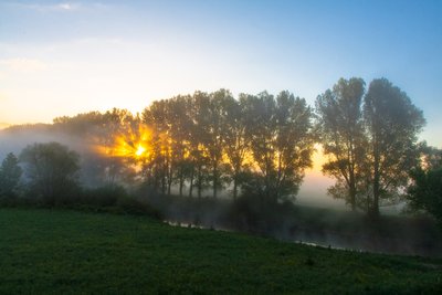 Sonnenaufgang im Naturschutzgebiet „Lippeaue“ (NSG WES-001) zwischen Drevenack und Hünxe. Das Foto wurde von der Kanal-/Lippebrücke aufgenommen.