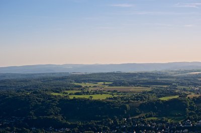 Blick vom Drachenfels auf den Rodderberg